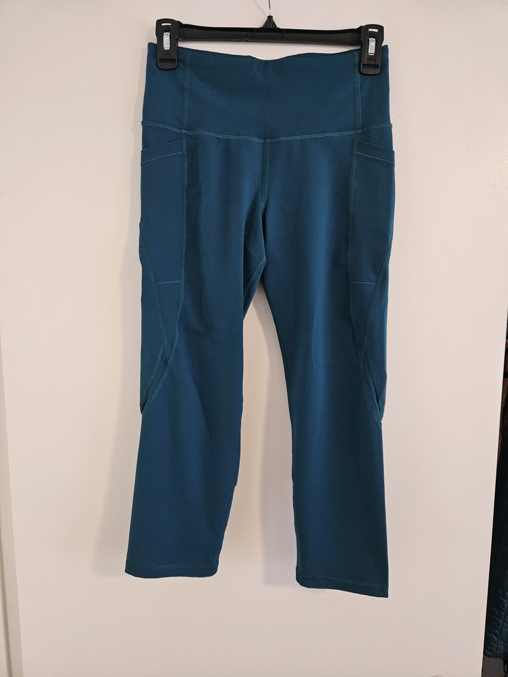 Old Navy Elevate Capri Leggings